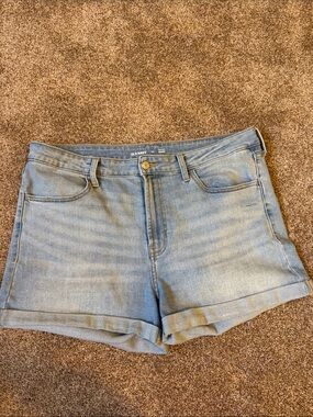 Old Navy Light Wash Denim Roll-Cuff Women's Shorts